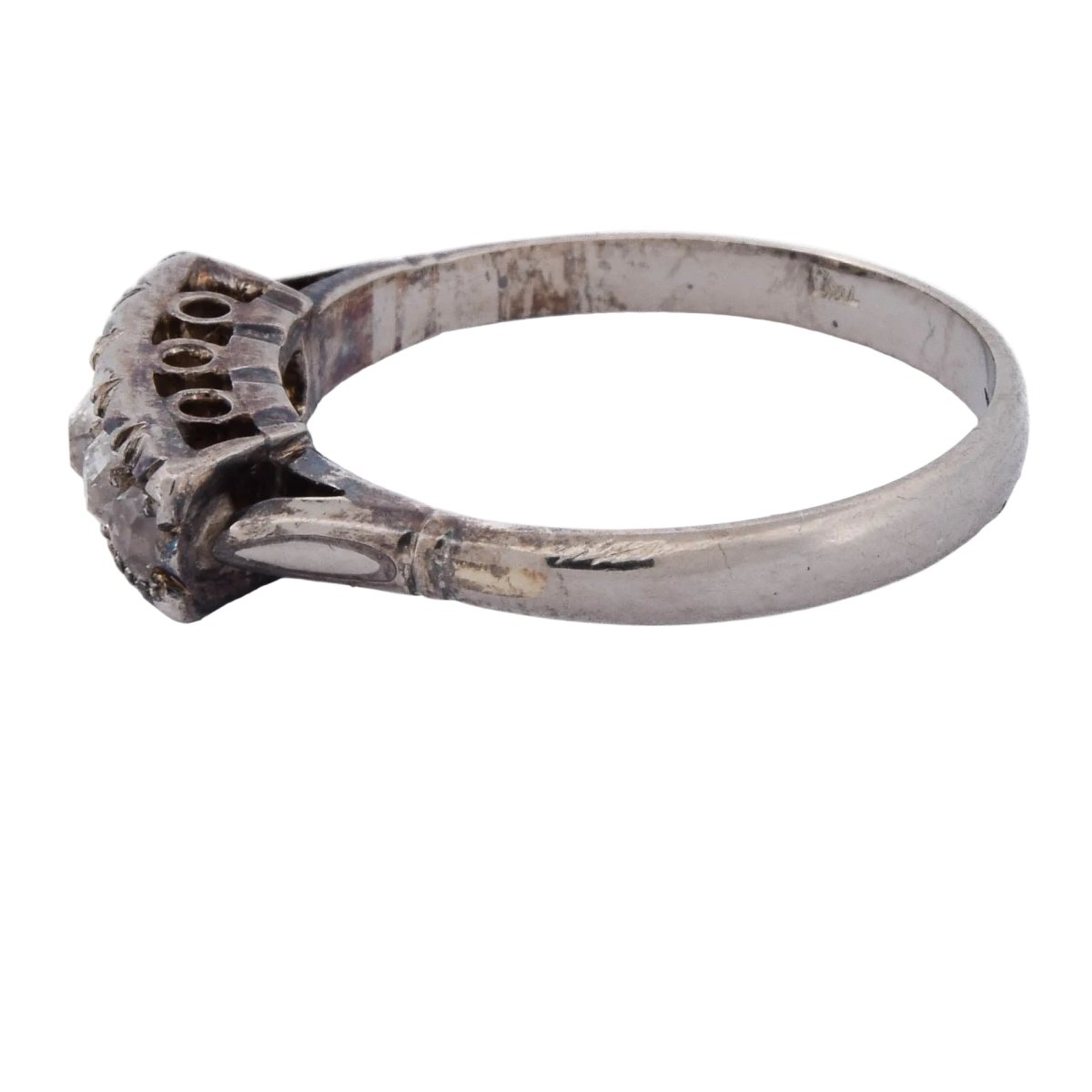 Bague Jarretière en or blanc et diamants - Castafiore