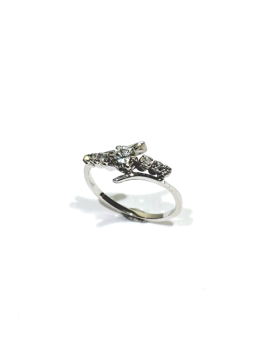 Bague Jarretière en or blanc et diamants - Castafiore