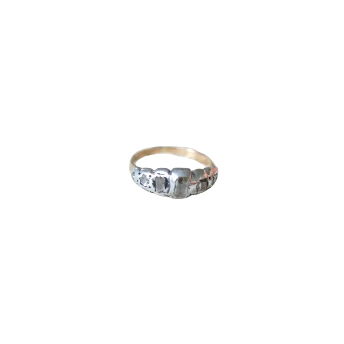 Bague jarretière en or rose, argent, et diamants - Castafiore