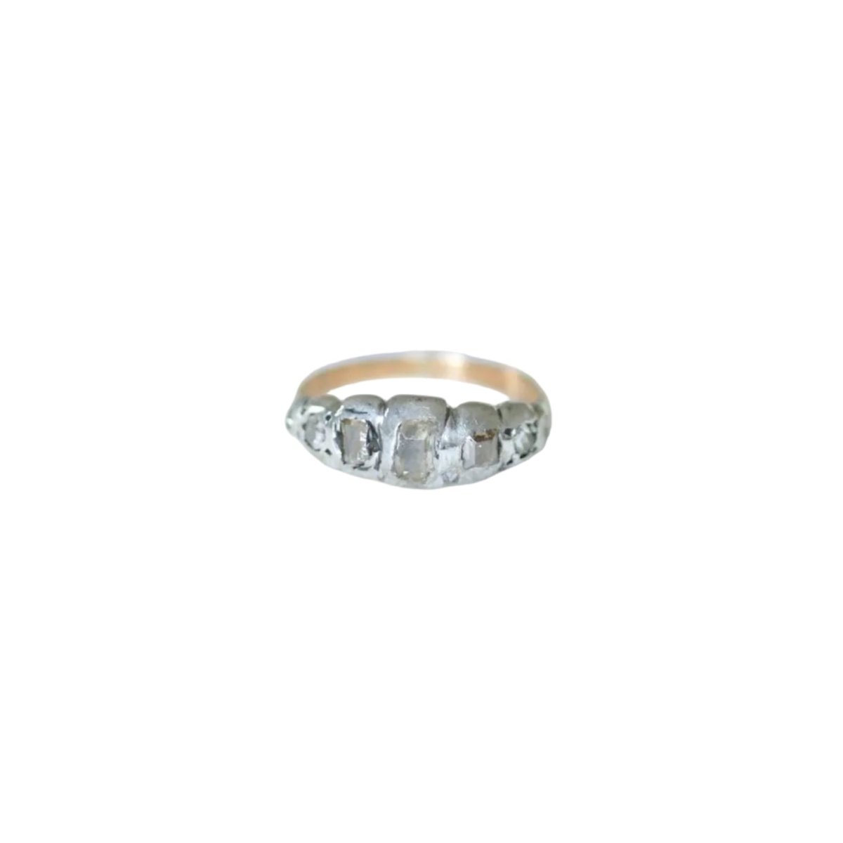Bague jarretière en or rose, argent, et diamants - Castafiore