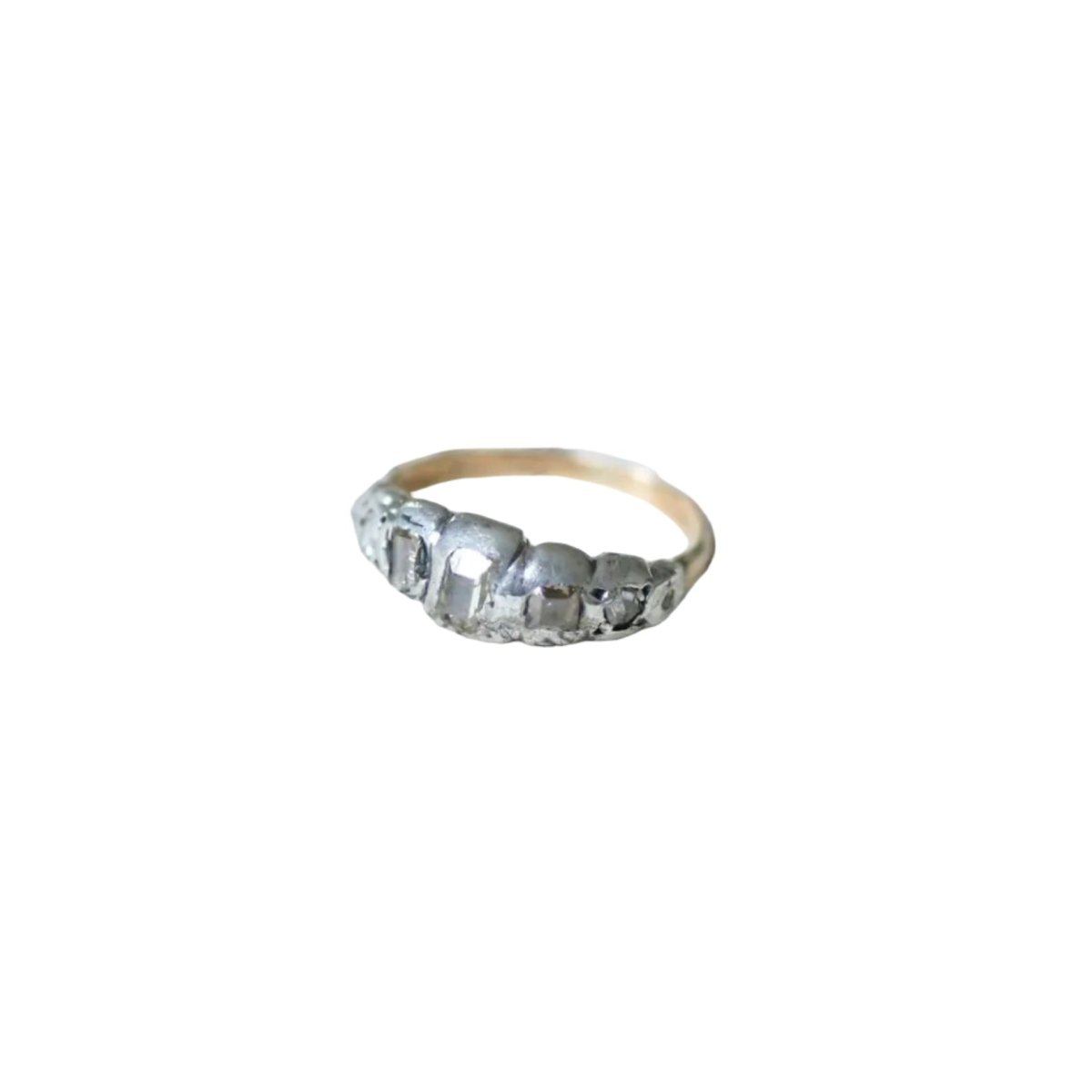 Bague jarretière en or rose, argent, et diamants - Castafiore