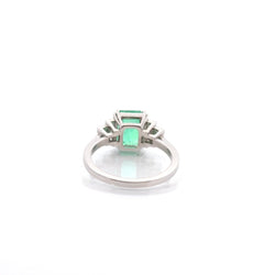 Bague Jarretière en platine, émeraude et diamants - Castafiore