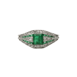 Bague Jarretière en platine, émeraudes et diamants - Castafiore