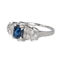 Bague Jarretière en platine, saphir et diamants - Castafiore