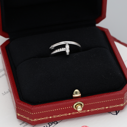 Bague Jonc CARTIER "Juste un clou" en or blanc et diamants - Castafiore