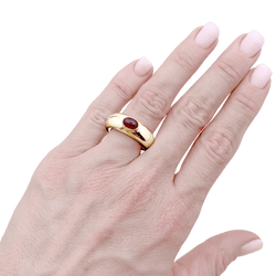 Bague Jonc CHAUMET "Anneau" en or jaune et rubis - Castafiore