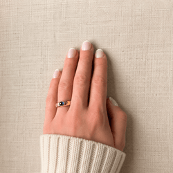 Bague Jonc en or jaune et saphir - Castafiore