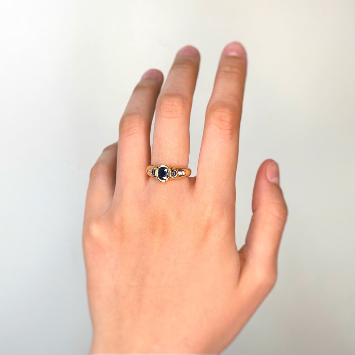 Bague Jonc en or jaune, saphirs et diamants - Castafiore