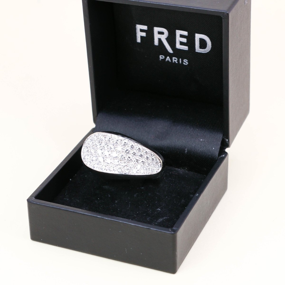 Bague Jonc FRED "Candy" en or blanc et diamants - Castafiore