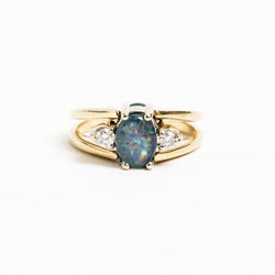 Bague jonc or jaune émeraude, opale et diamants - Castafiore