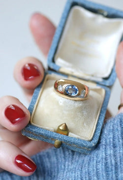 Bague jonc saphir de Ceylan et diamants - Castafiore
