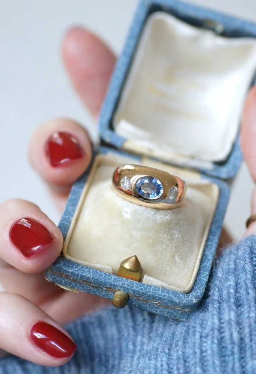 Bague jonc saphir de Ceylan et diamants - Castafiore