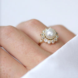 Bague marguerite diamants et perle fine - Castafiore