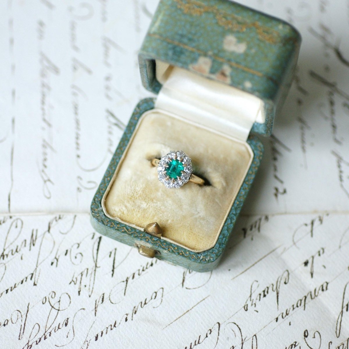 Bague Marguerite en argent, or jaune, émeraude, et diamants - Castafiore
