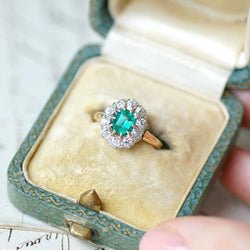 Bague Marguerite en argent, or jaune, émeraude, et diamants - Castafiore