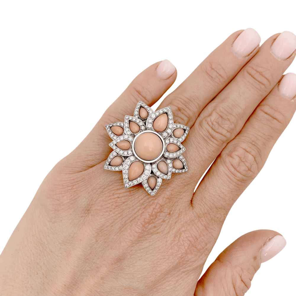 Bague Marguerite en or blanc, corail et diamants - Castafiore