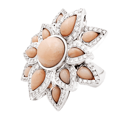 Bague Marguerite en or blanc, corail et diamants - Castafiore
