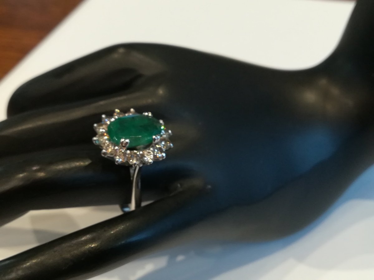 Bague Marguerite en or blanc, émeraude et diamants - Castafiore