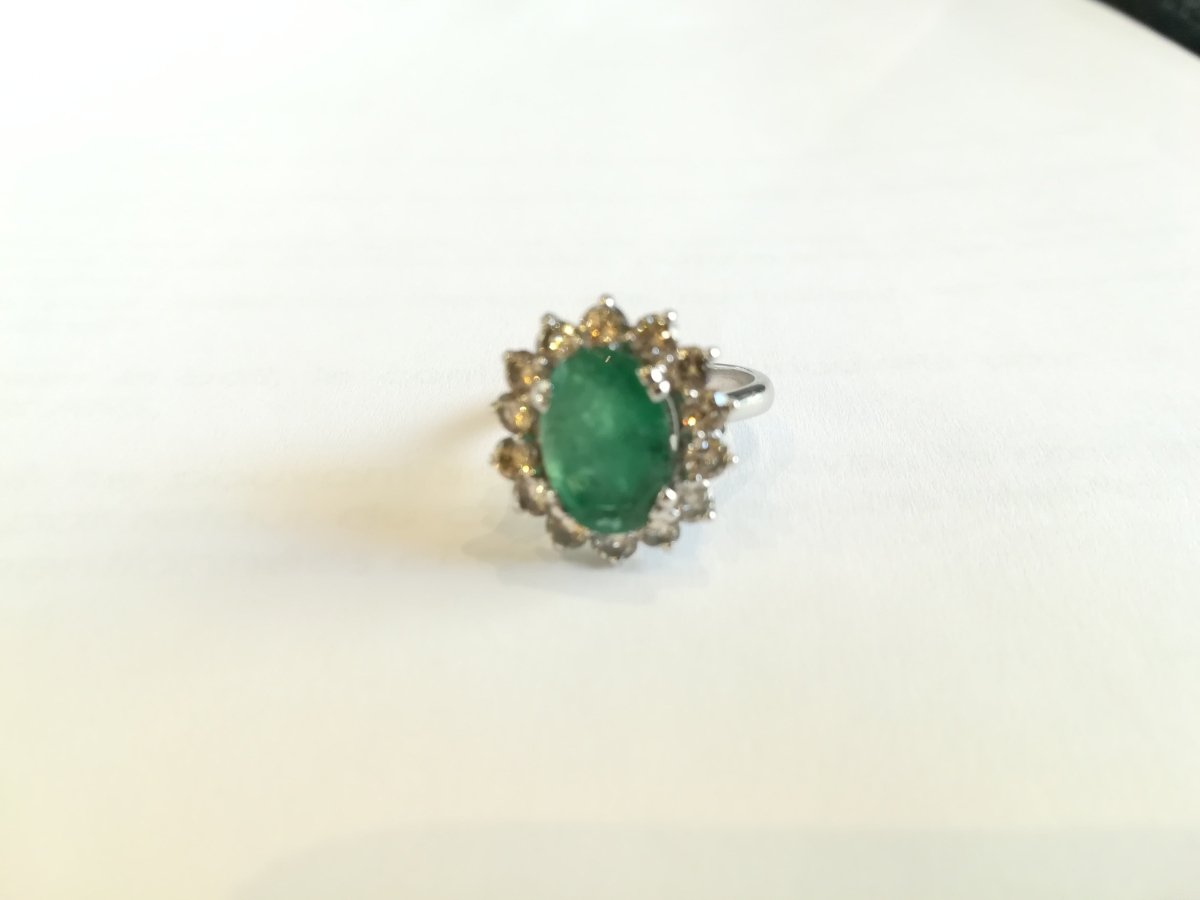 Bague Marguerite en or blanc, émeraude et diamants - Castafiore