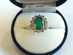 Bague Marguerite en or blanc, émeraude et diamants - Castafiore