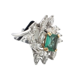 Bague Marguerite en or blanc, émeraude et diamants - Castafiore