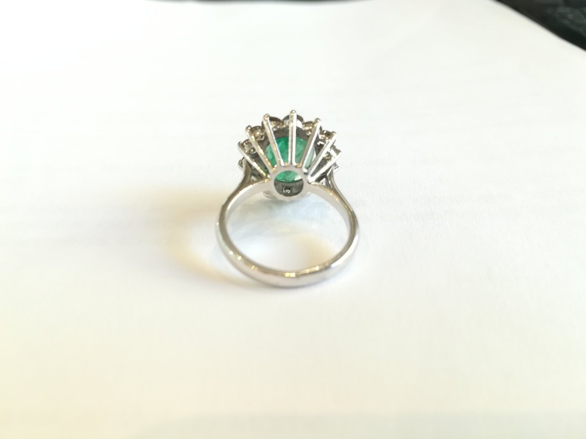 Bague Marguerite en or blanc, émeraude et diamants - Castafiore