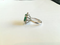 Bague Marguerite en or blanc, émeraude et diamants - Castafiore
