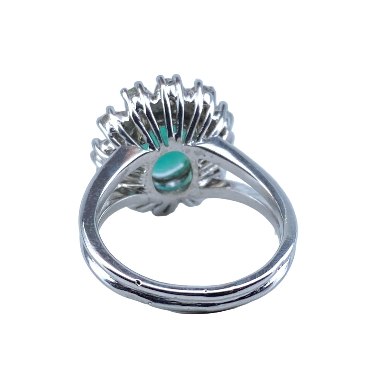 Bague Marguerite en or blanc, émeraude et diamants - Castafiore