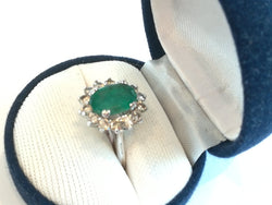 Bague Marguerite en or blanc, émeraude et diamants - Castafiore