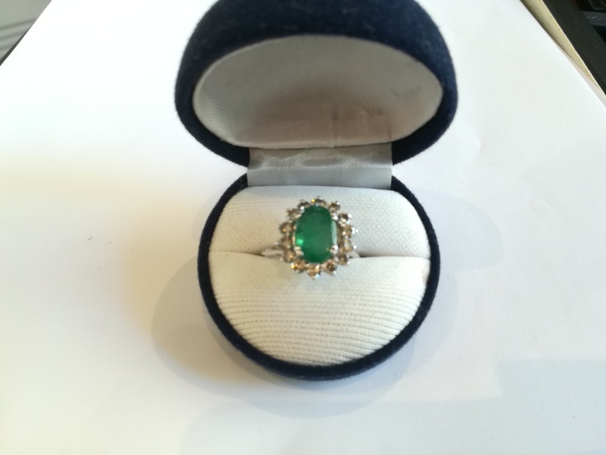 Bague Marguerite en or blanc, émeraude et diamants - Castafiore