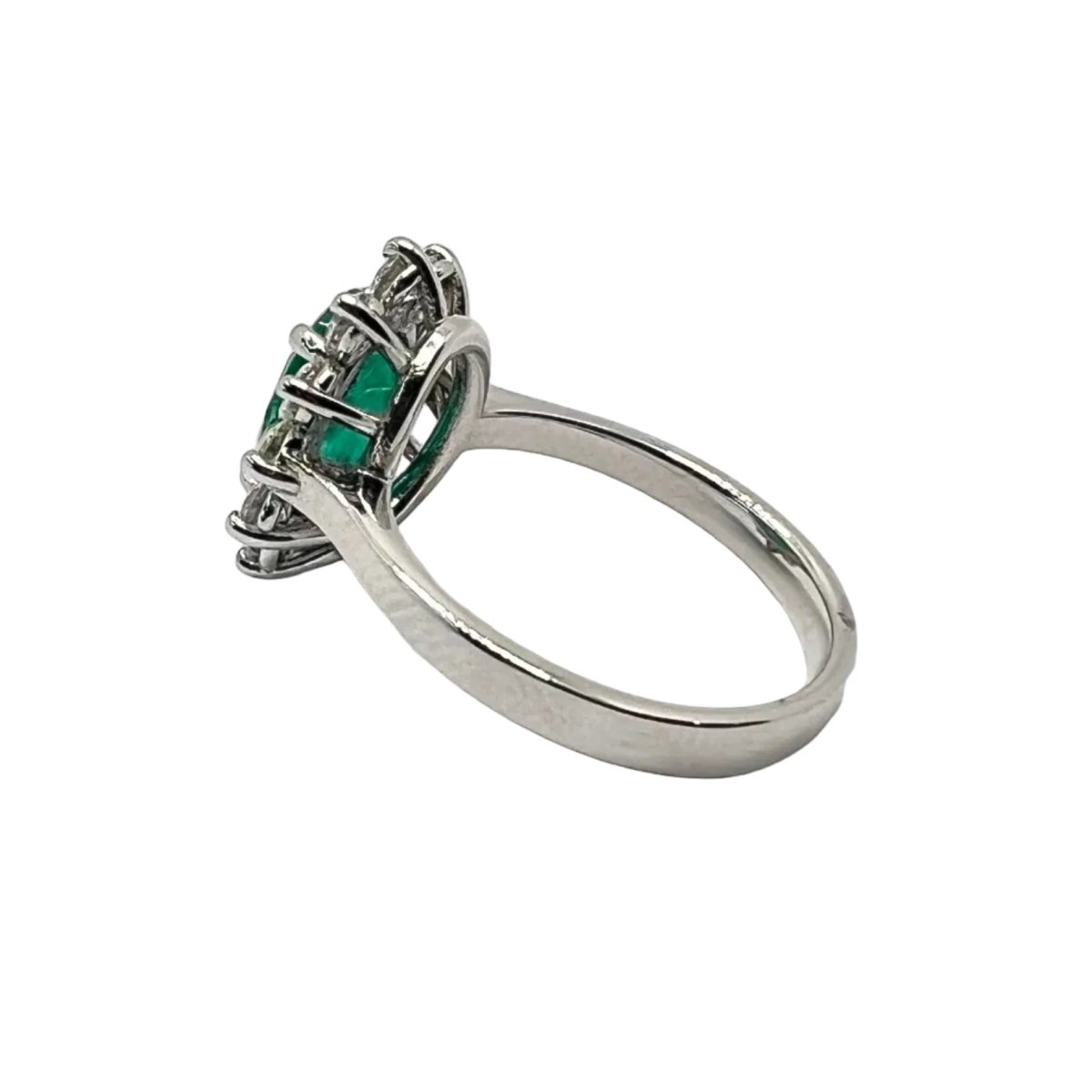 Bague Marguerite en or blanc, émeraude et diamants - Castafiore
