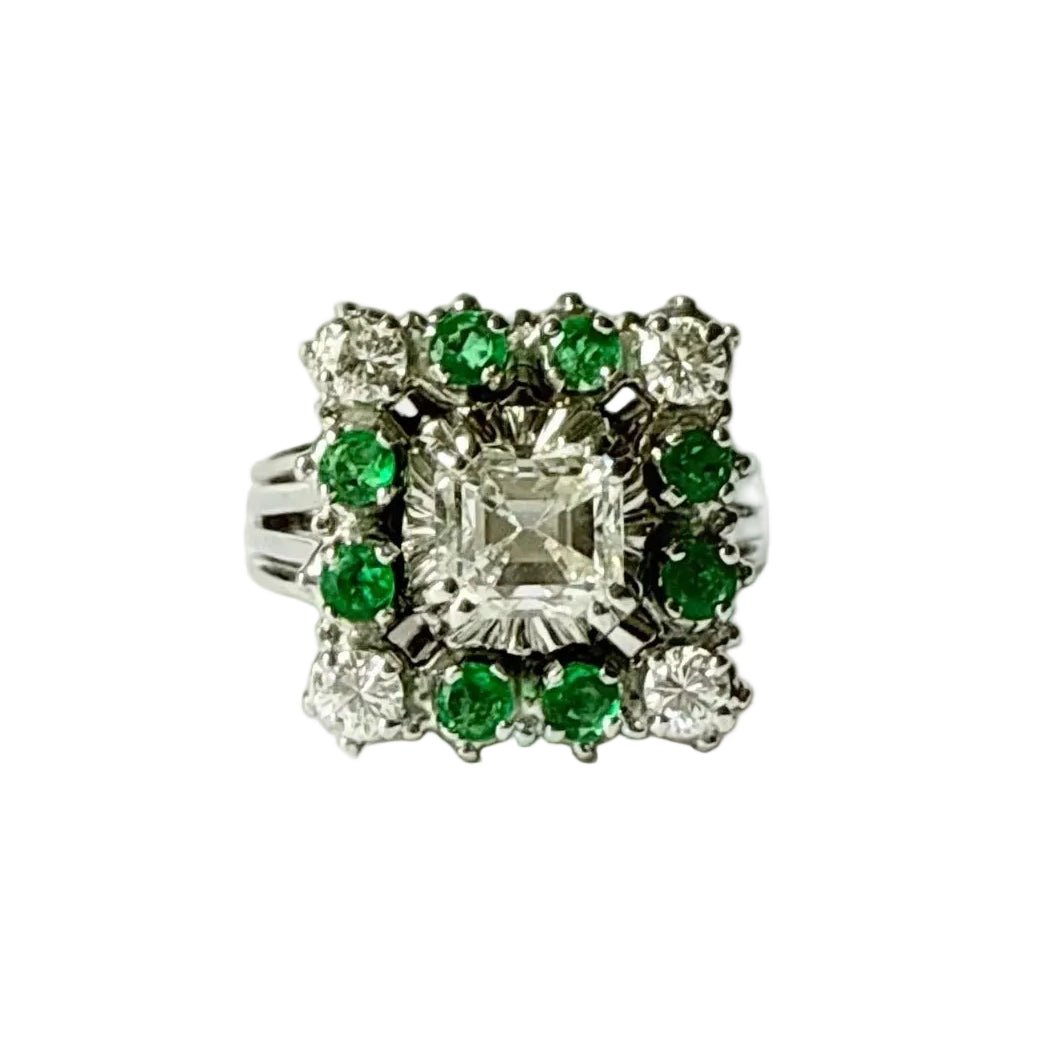 Bague Marguerite en or blanc, émeraudes et diamants - Castafiore
