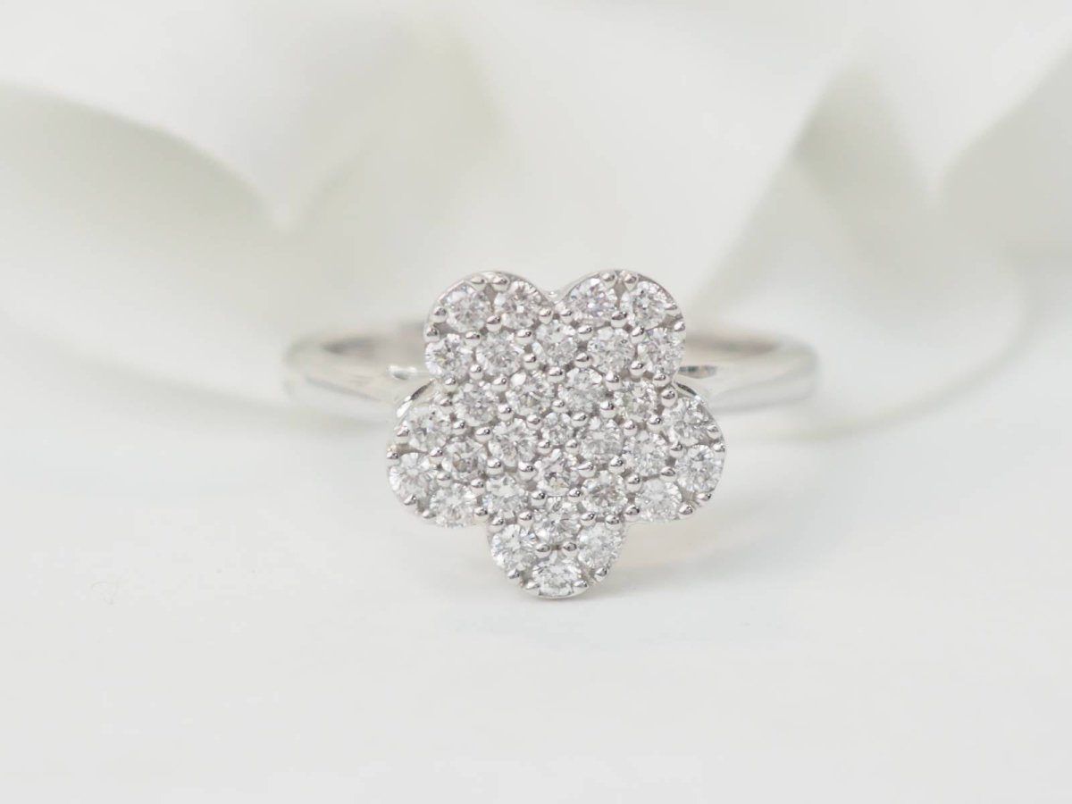 Bague Marguerite en or blanc et diamants - Castafiore