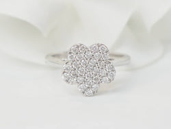 Bague Marguerite en or blanc et diamants - Castafiore