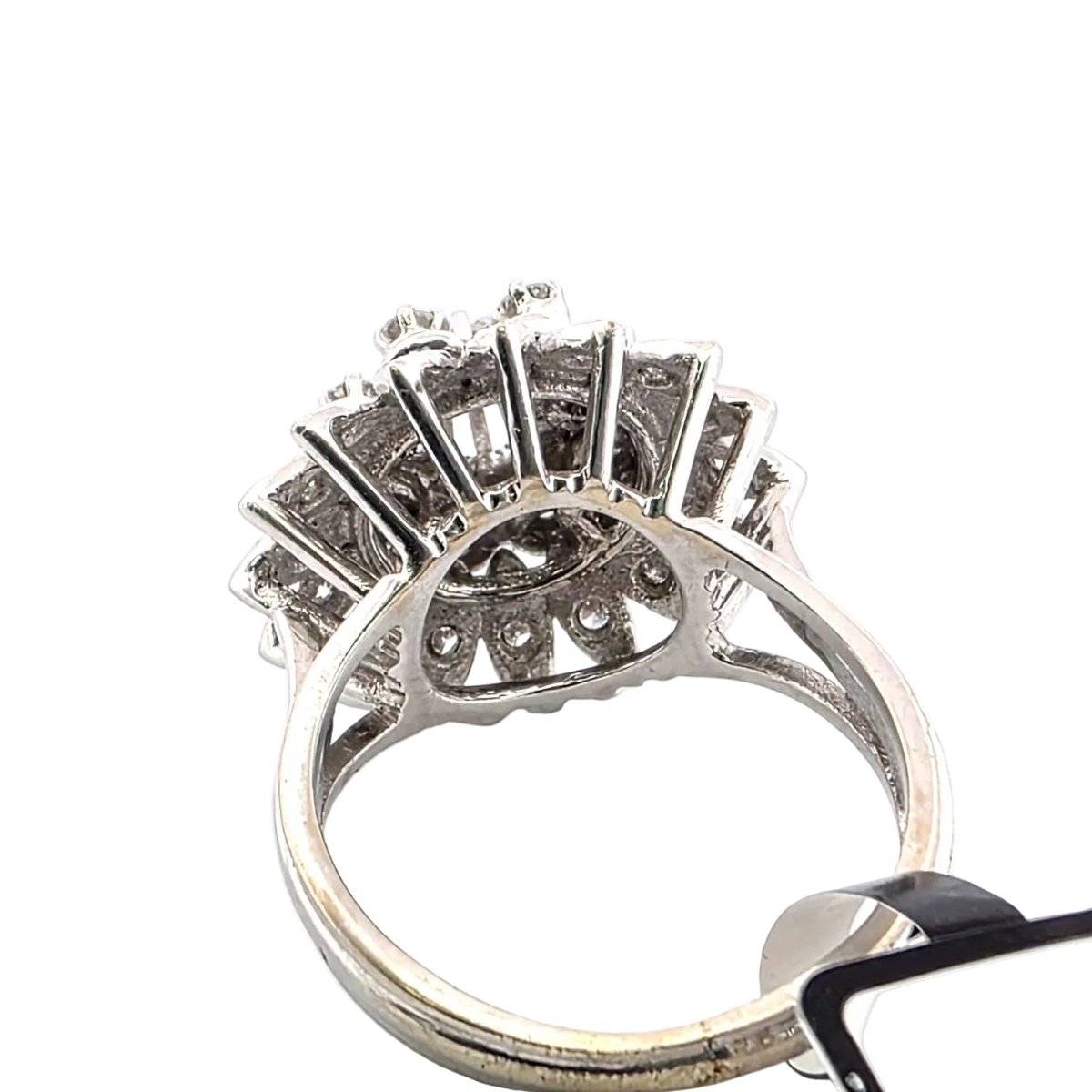 Bague Marguerite en or blanc et diamants - Castafiore