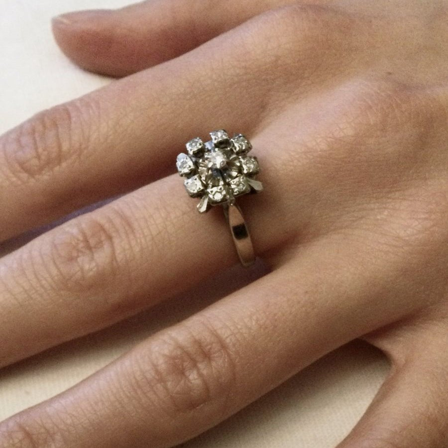 Bague Marguerite en or blanc et diamants - Castafiore