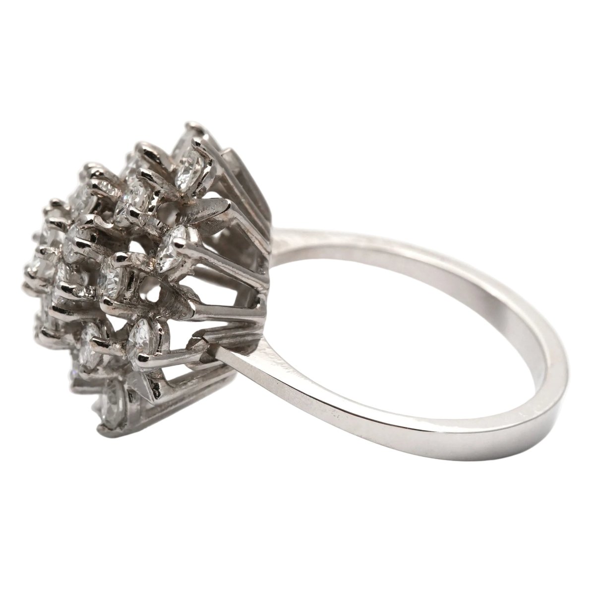 Bague Marguerite en or blanc et diamants - Castafiore