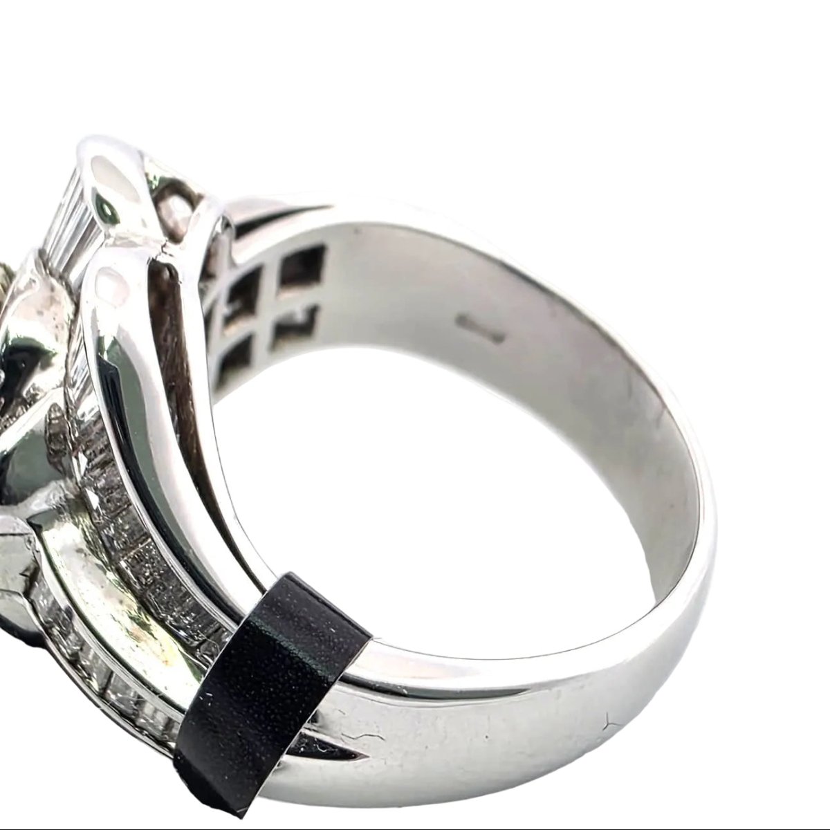 Bague Marguerite en or blanc et diamants - Castafiore