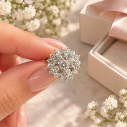 Bague Marguerite en or blanc et diamants - Castafiore