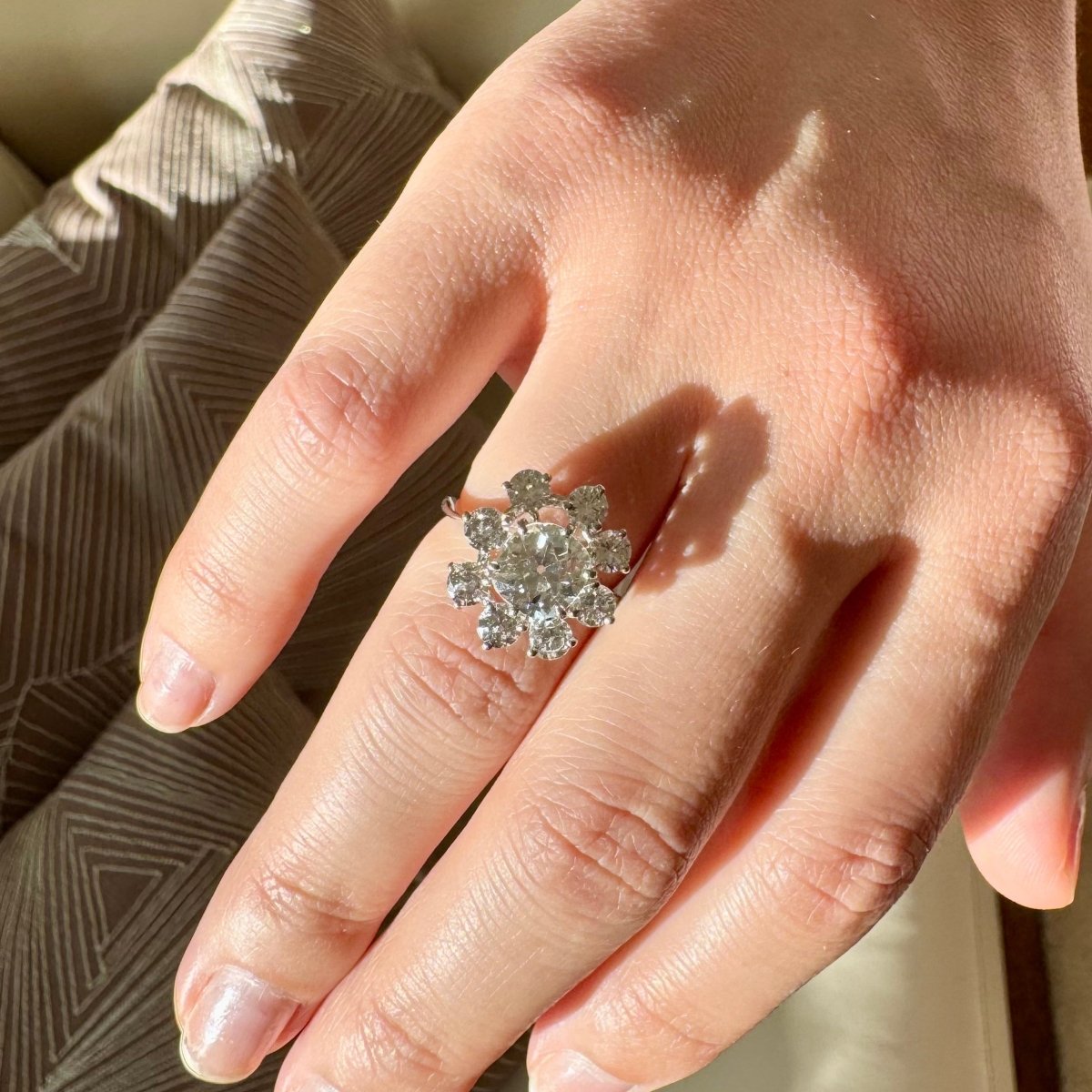 Bague Marguerite en or blanc, platine et diamants - Castafiore