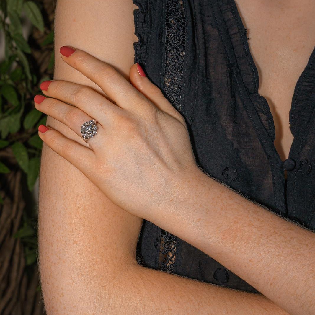 Bague Marguerite en or blanc, platine et diamants - Castafiore