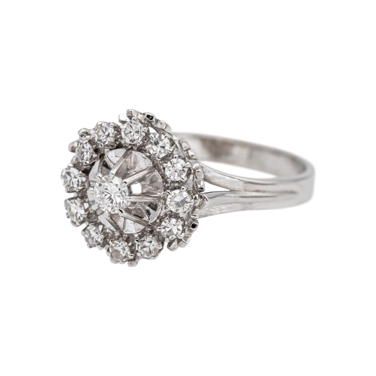 Bague Marguerite en or blanc, platine et diamants - Castafiore