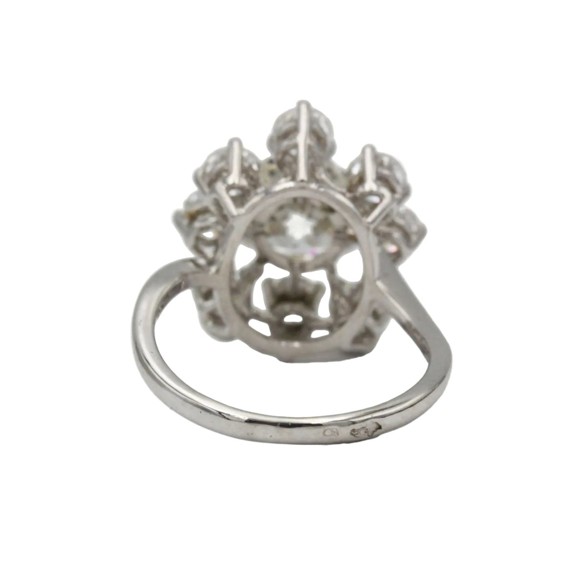Bague Marguerite en or blanc, platine et diamants - Castafiore