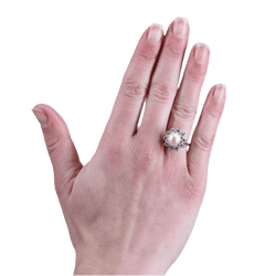 Bague Marguerite en or blanc, platine, perle et diamants - Castafiore