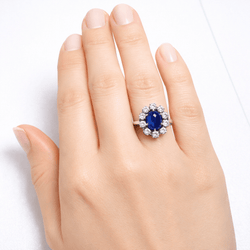 Bague Marguerite en or blanc, platine, saphir et diamants - Castafiore
