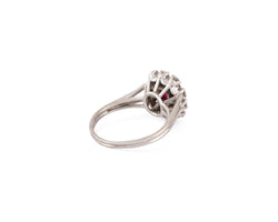Bague Marguerite en or blanc, rubis et diamants