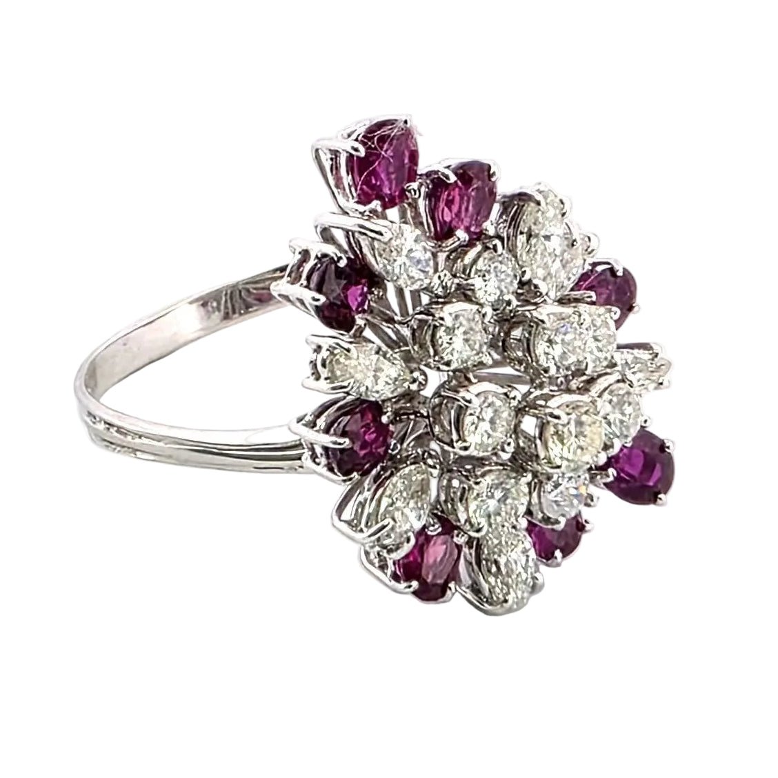 Bague Marguerite en or blanc, rubis et diamants - Castafiore