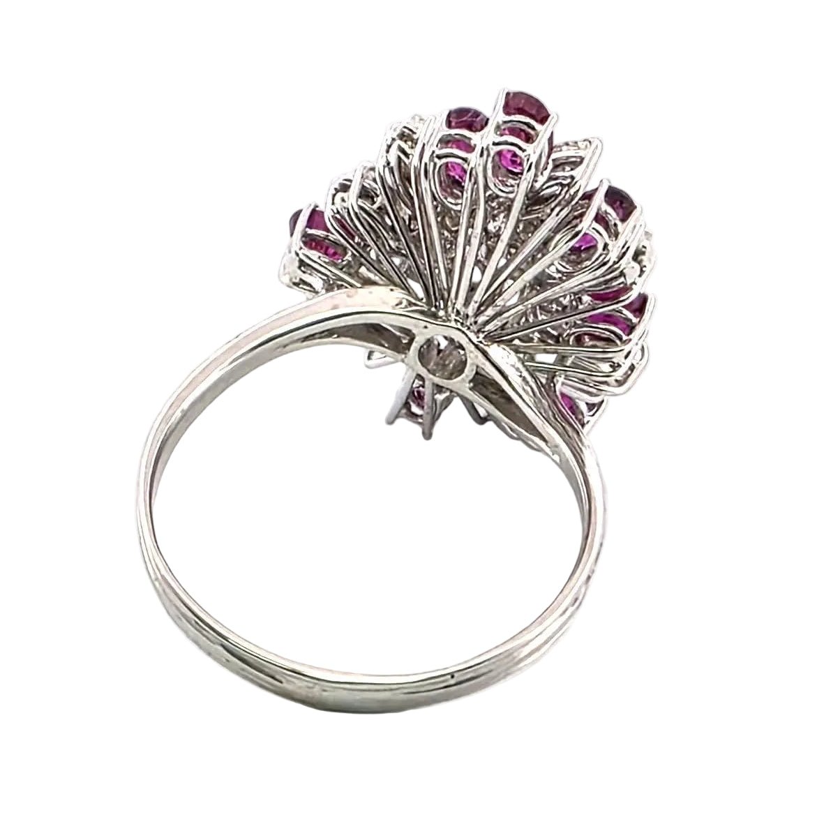 Bague Marguerite en or blanc, rubis et diamants - Castafiore