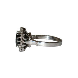 Bague Marguerite en or blanc, saphir, et diamants - Castafiore