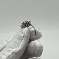 Bague marguerite en or blanc saphir et diamants - Castafiore